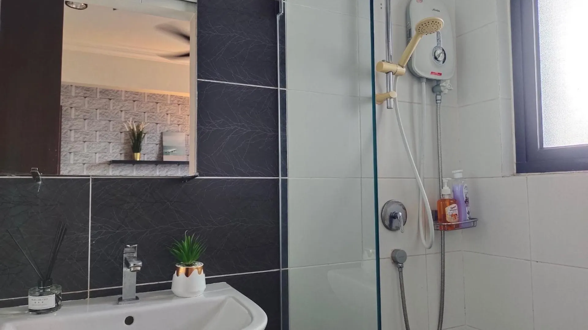 דירה ג'והור בהרו V Summerplace Duplex Units By R9 Homestay
